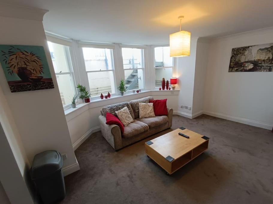 Seafront Apartment In 이스트본 외부 사진