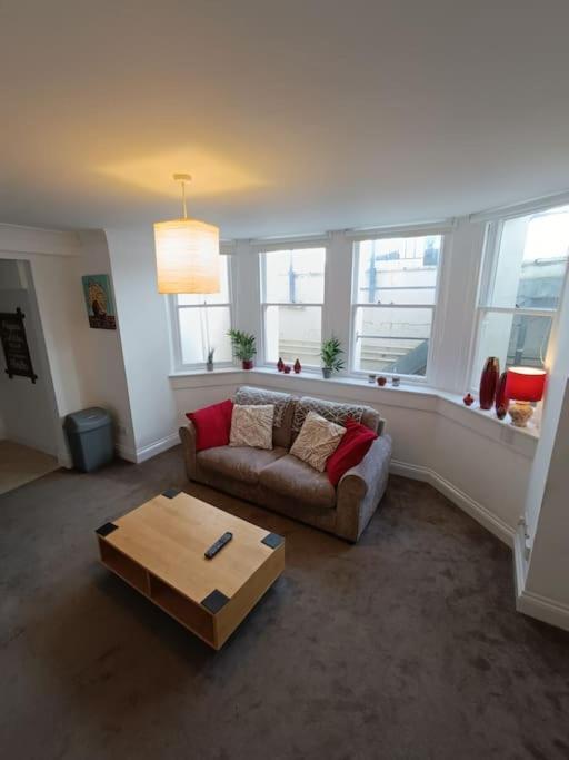 Seafront Apartment In 이스트본 외부 사진